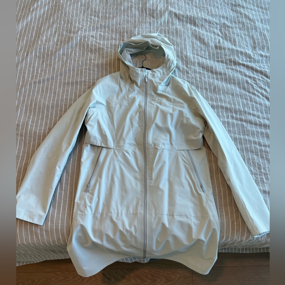 Lululemon lightweight rain jacket, off white size 8